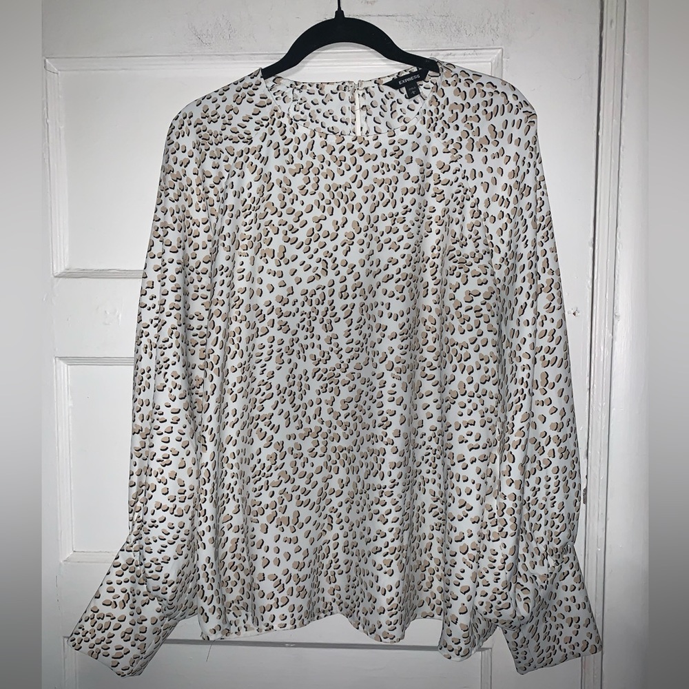 Express white and‎ tan printed blouse with button cuffs size large